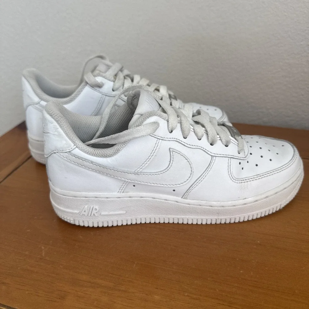 Nike Air Force 1 Size 5.5 Youth Triple‎ White Low GS White